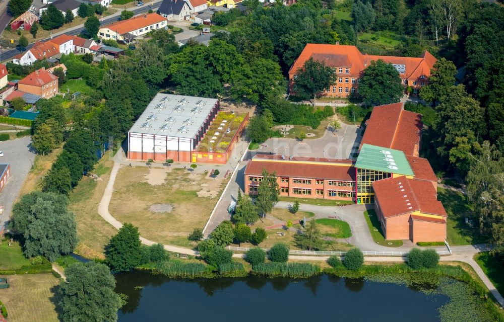 Burg Stargard von oben - Schulgebäude der Kooperativen Gesamtschule am Mühlenteich in Burg Stargard im Bundesland Mecklenburg-Vorpommern