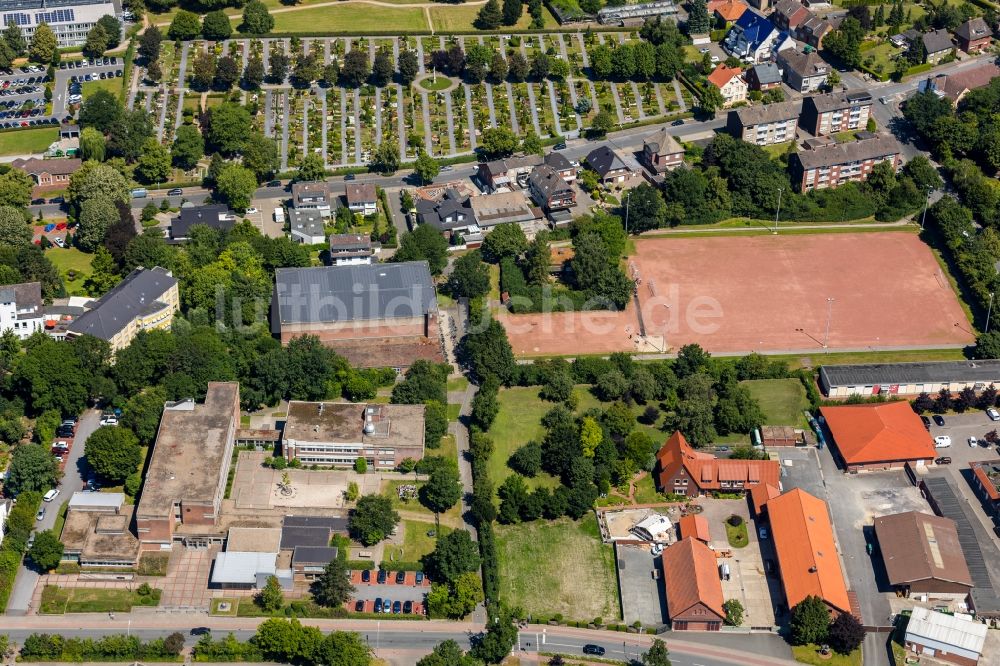 Neubeckum von oben - Schulgebäude der Kopernikus-Gymnasium Neubeckum in Neubeckum im Bundesland Nordrhein-Westfalen, Deutschland