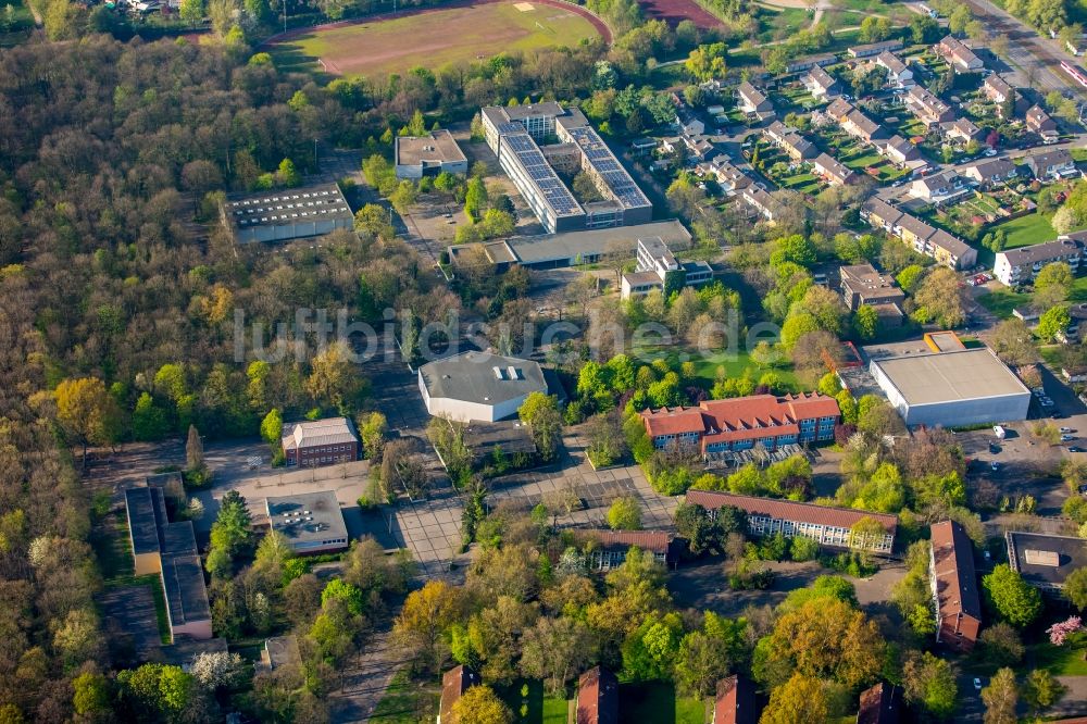 Duisburg aus der Vogelperspektive: Schulgebäude der Kopernikus Schule in Duisburg im Bundesland Nordrhein-Westfalen, Deutschland