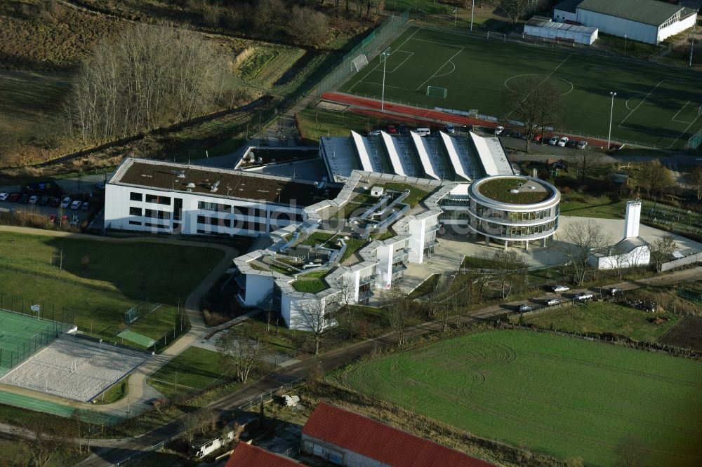 Mühlenbecker Land von oben - Schulgebäude der Käthe-Kollwitz-Gesamtschule am Kirschweg in Mühlenbecker Land im Bundesland Brandenburg