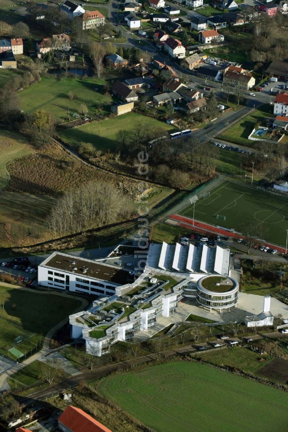 Mühlenbecker Land von oben - Schulgebäude der Käthe-Kollwitz-Gesamtschule am Kirschweg in Mühlenbecker Land im Bundesland Brandenburg