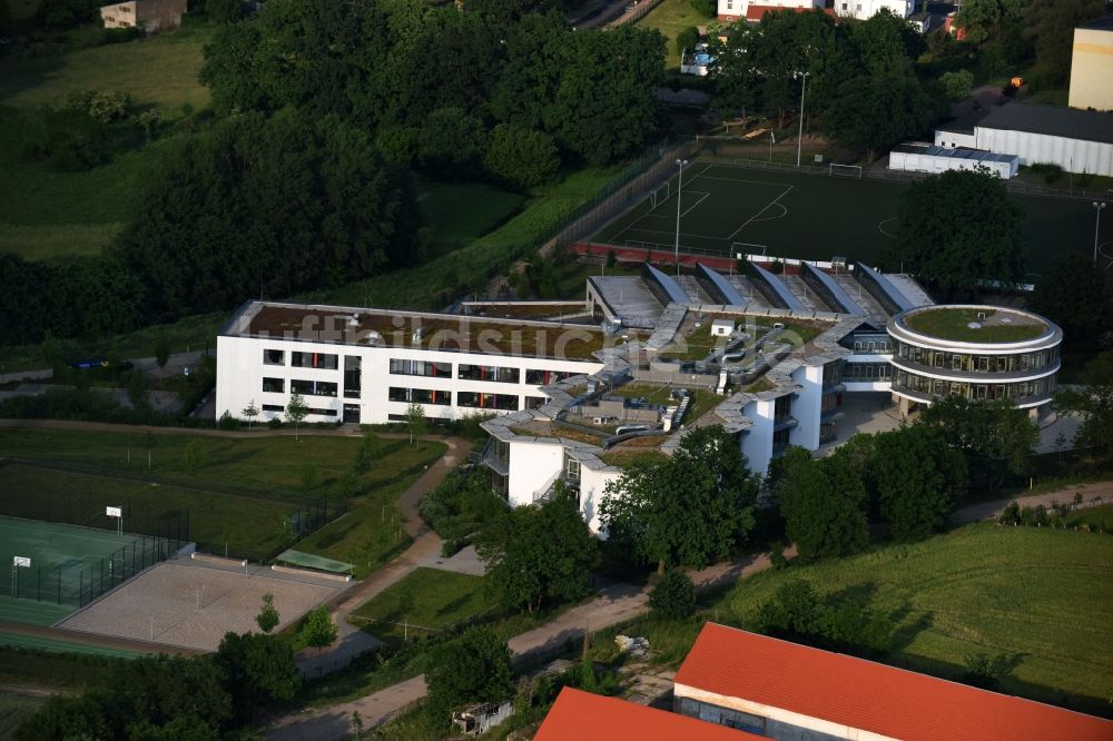 Mühlenbecker Land aus der Vogelperspektive: Schulgebäude der Käthe-Kollwitz-Gesamtschule am Kirschweg in Mühlenbecker Land im Bundesland Brandenburg