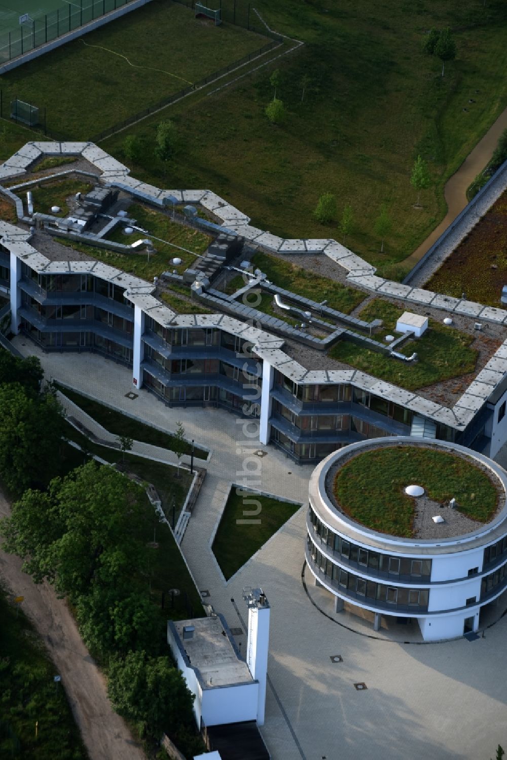 Luftaufnahme Mühlenbecker Land - Schulgebäude der Käthe-Kollwitz-Gesamtschule am Kirschweg in Mühlenbecker Land im Bundesland Brandenburg