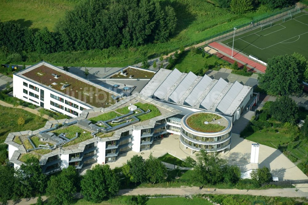 Luftaufnahme Mühlenbecker Land - Schulgebäude der Käthe-Kollwitz-Gesamtschule im Ortsteil Mühlenbeck in Mühlenbecker Land im Bundesland Brandenburg, Deutschland