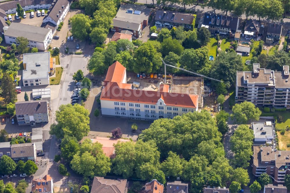 Gladbeck von oben - Schulgebäude Lambertischule in Gladbeck im Bundesland Nordrhein-Westfalen, Deutschland