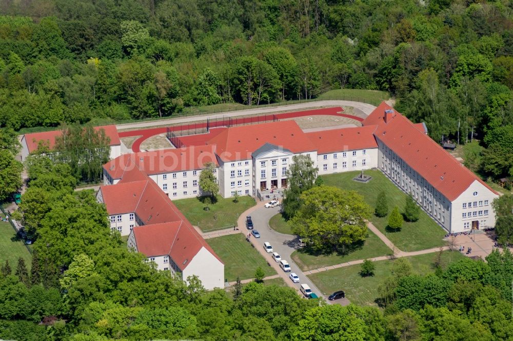 Luftbild Güstrow - Schulgebäude des Landesförderzentrum Hören in Güstrow im Bundesland Mecklenburg-Vorpommern, Deutschland