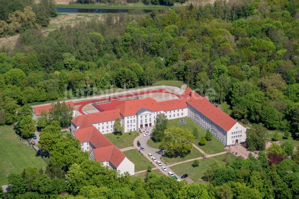 Güstrow von oben - Schulgebäude des Landesförderzentrum Hören in Güstrow im Bundesland Mecklenburg-Vorpommern, Deutschland