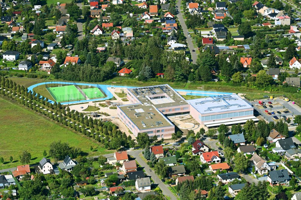 Luftbild Fredersdorf-Vogelsdorf - Schulgebäude an der Landstraße - Lenbachstraße in Fredersdorf-Vogelsdorf im Bundesland Brandenburg, Deutschland