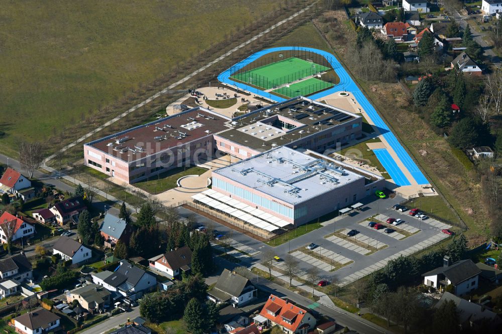 Luftaufnahme Fredersdorf-Vogelsdorf - Schulgebäude an der Landstraße - Lenbachstraße in Fredersdorf-Vogelsdorf im Bundesland Brandenburg, Deutschland