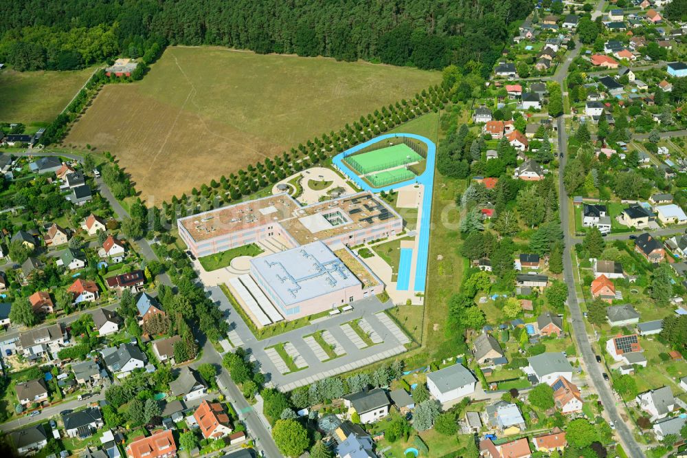 Luftbild Fredersdorf-Vogelsdorf - Schulgebäude an der Landstraße - Lenbachstraße in Fredersdorf-Vogelsdorf im Bundesland Brandenburg, Deutschland