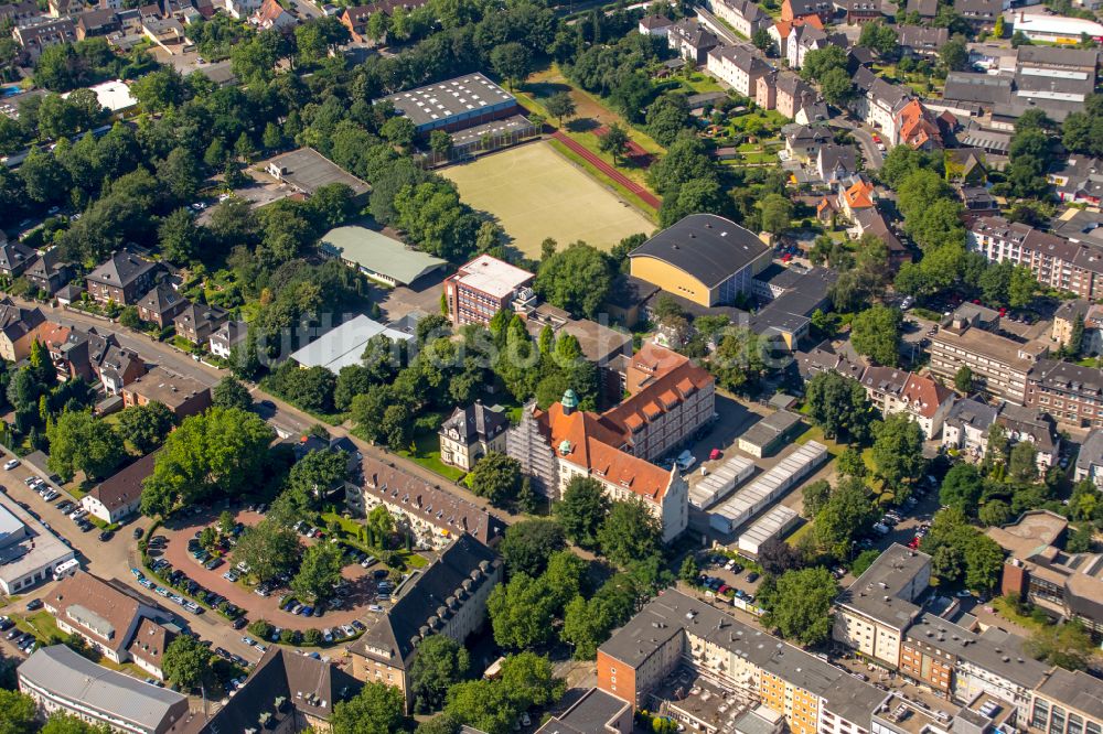 Gelsenkirchen von oben - Schulgebäude Leibniz-Gymnasium in Gelsenkirchen im Bundesland Nordrhein-Westfalen, Deutschland