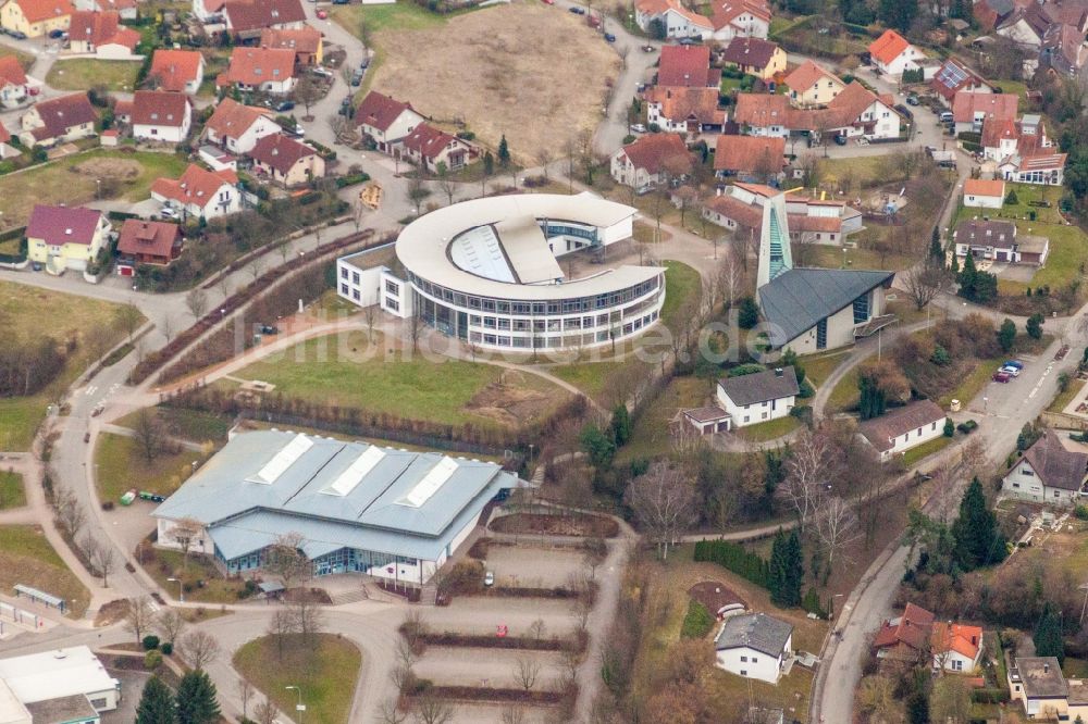 Oberderdingen aus der Vogelperspektive: Schulgebäude der Leopold-Feigenbutz-Realschule in Oberderdingen im Bundesland Baden-Württemberg, Deutschland