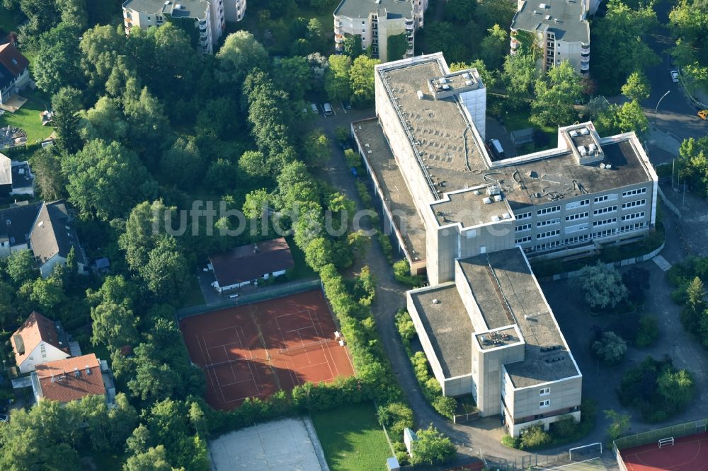 Berlin aus der Vogelperspektive: Schulgebäude der Louise-Schroeder-Schule – Oberstufenzentrum Bürowirtschaft und Verwaltung im Ortsteil Steglitz-Zehlendorf in Berlin, Deutschland