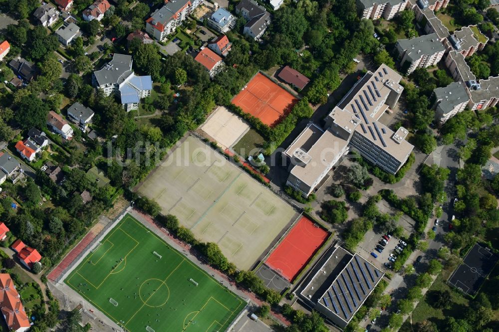 Berlin von oben - Schulgebäude der Louise-Schroeder-Schule – Oberstufenzentrum Bürowirtschaft und Verwaltung im Ortsteil Steglitz-Zehlendorf in Berlin, Deutschland