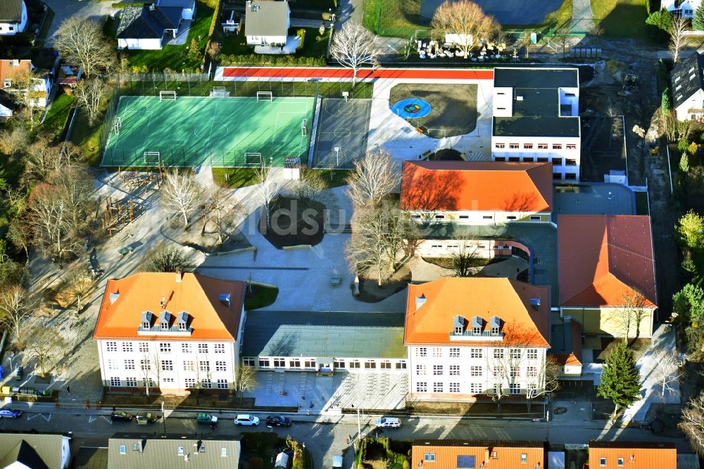 Luftbild Berlin - Schulgebäude der Mahlsdorfer Grundschule in Berlin, Deutschland