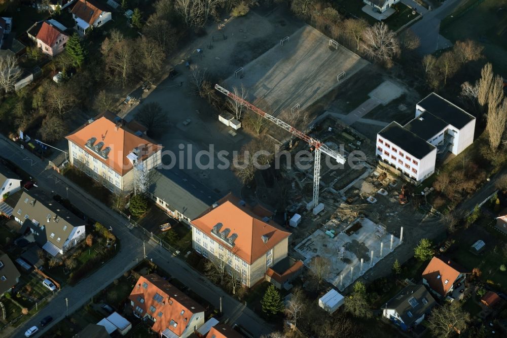 Berlin aus der Vogelperspektive: Schulgebäude der Mahlsdorfer Grundschule am Feldrain in Berlin