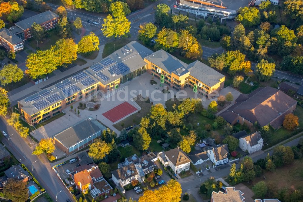 Werne von oben - Schulgebäude der Marga-Spiegel-Sekundarschule im Ortsteil Ruhr Metropolitan Area in Werne im Bundesland Nordrhein-Westfalen