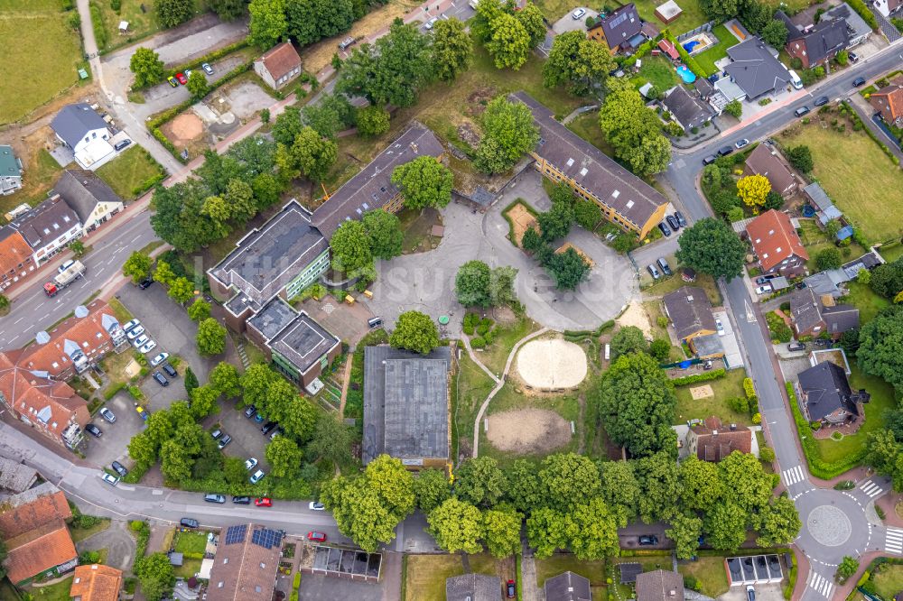 Wulfen aus der Vogelperspektive: Schulgebäude Maria-Montessori-Schule Dorsten in Wulfen im Bundesland Nordrhein-Westfalen, Deutschland