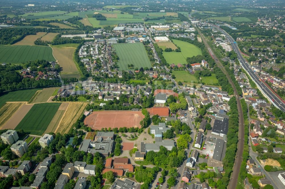 Bochum von oben - Schulgebäude der Maria-Sibylla-Merian-Gesamtschule und der Hellweg-Schule Städt. Gymnasium in Bochum im Bundesland Nordrhein-Westfalen, Deutschland