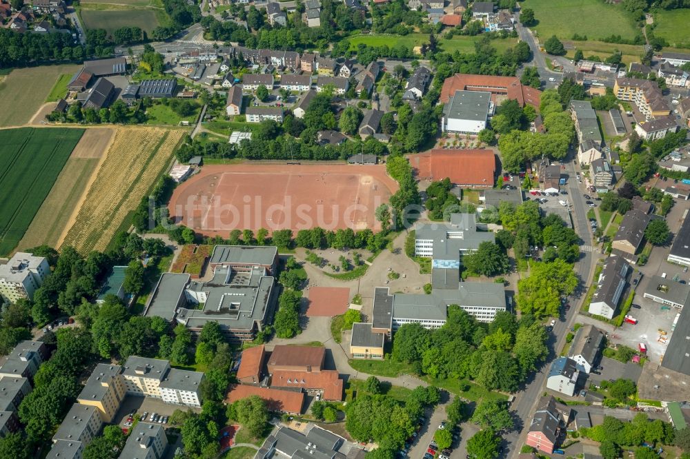 Bochum aus der Vogelperspektive: Schulgebäude der Maria-Sibylla-Merian-Gesamtschule und der Hellweg-Schule Städt. Gymnasium in Bochum im Bundesland Nordrhein-Westfalen, Deutschland