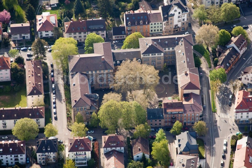 Karlsruhe von oben - Schulgebäude der Markgrafen-Gymnasium im Ortsteil Durlach in Karlsruhe im Bundesland Baden-Württemberg