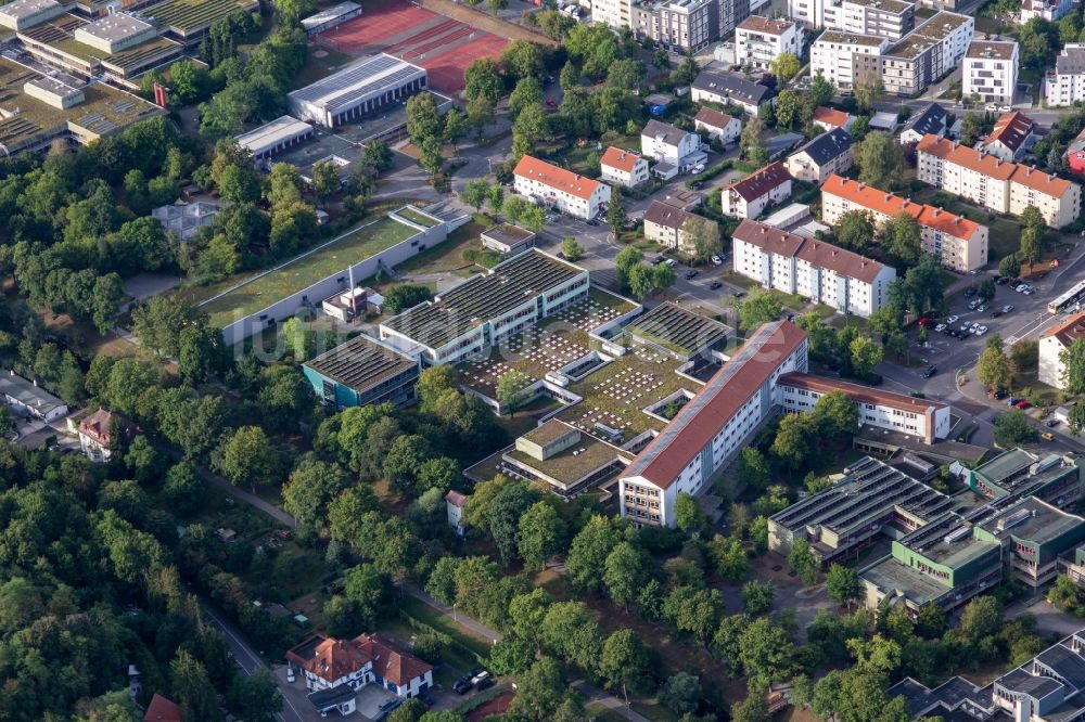 Tübingen aus der Vogelperspektive: Schulgebäude der Mathilde Weber Schule und der Kaufmännischen Berufsschule in Tübingen im Bundesland Baden-Württemberg, Deutschland