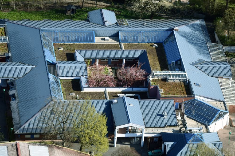 Luftbild Vaucresson - Schulgebäude der Middle School Yves Du Manoir Allée du Collège in Vaucresson in Ile-de-France, Frankreich