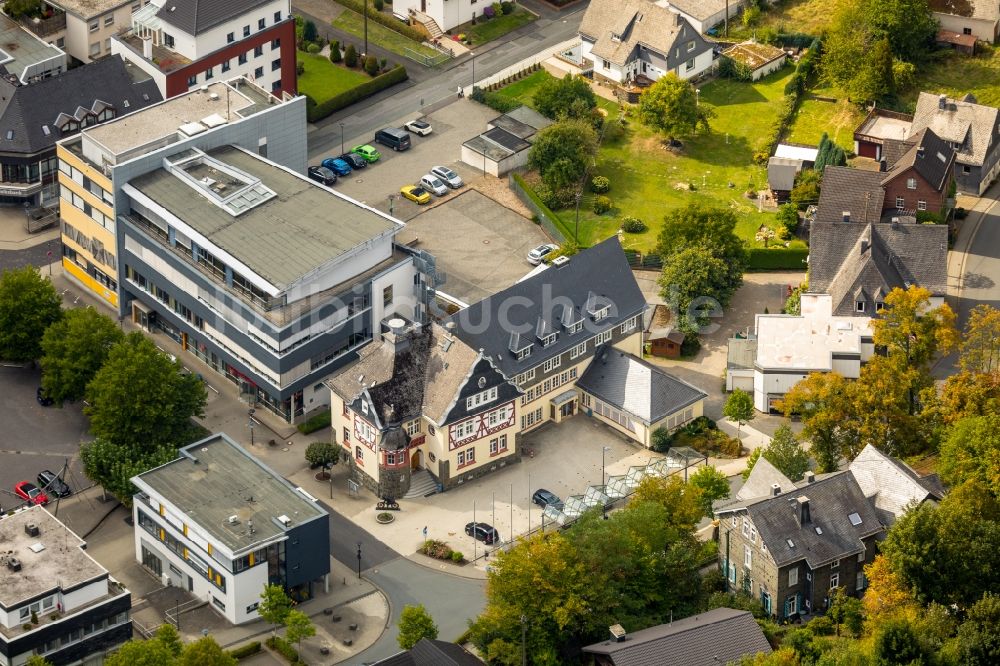 Netphen von oben - Schulgebäude der Musikschule Netphen in Netphen im Bundesland Nordrhein-Westfalen, Deutschland