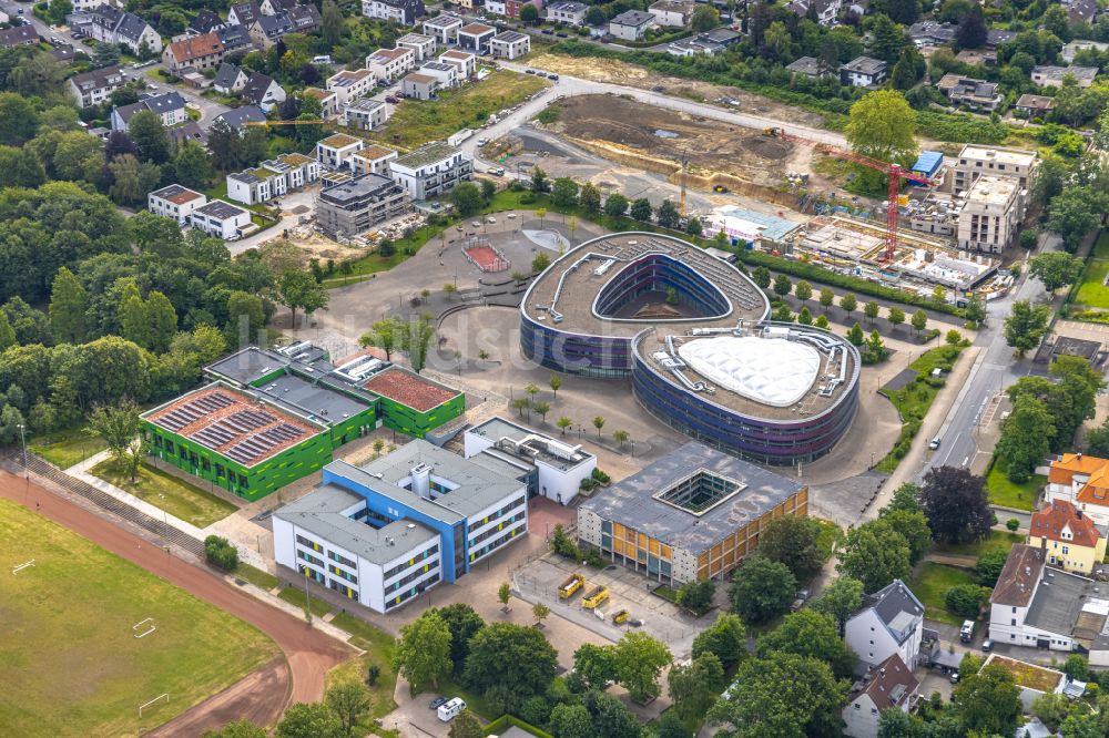 Bochum von oben - Schulgebäude Neues Gymnasium Bochum an der Querenburger Straße in Bochum im Bundesland Nordrhein-Westfalen, Deutschland