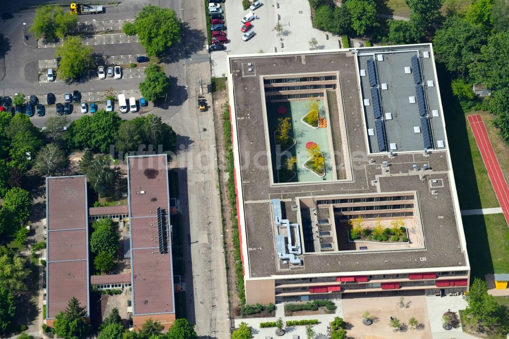 Berlin von oben - Schulgebäude der Nils-Holgersson-Schule im Ortsteil Fennpfuhl in Berlin, Deutschland