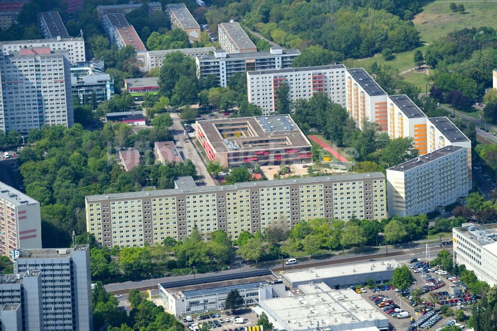 Luftbild Berlin - Schulgebäude der Nils-Holgersson-Schule im Ortsteil Fennpfuhl in Berlin, Deutschland