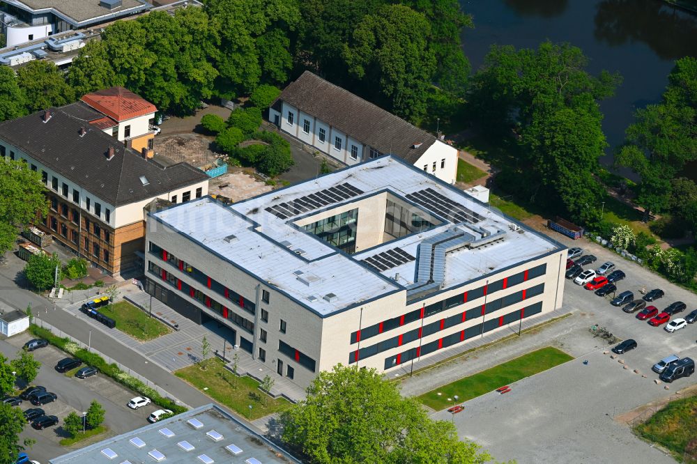 Luftaufnahme Holzminden - Schulgebäude der Oberschule in Holzminden im Bundesland Niedersachsen, Deutschland