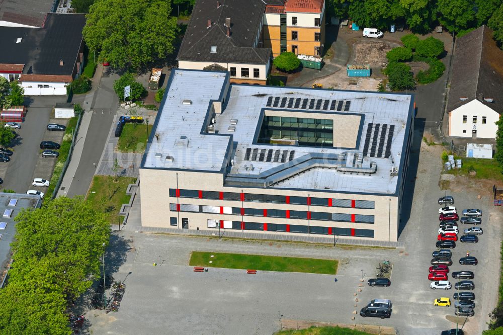 Holzminden von oben - Schulgebäude der Oberschule in Holzminden im Bundesland Niedersachsen, Deutschland