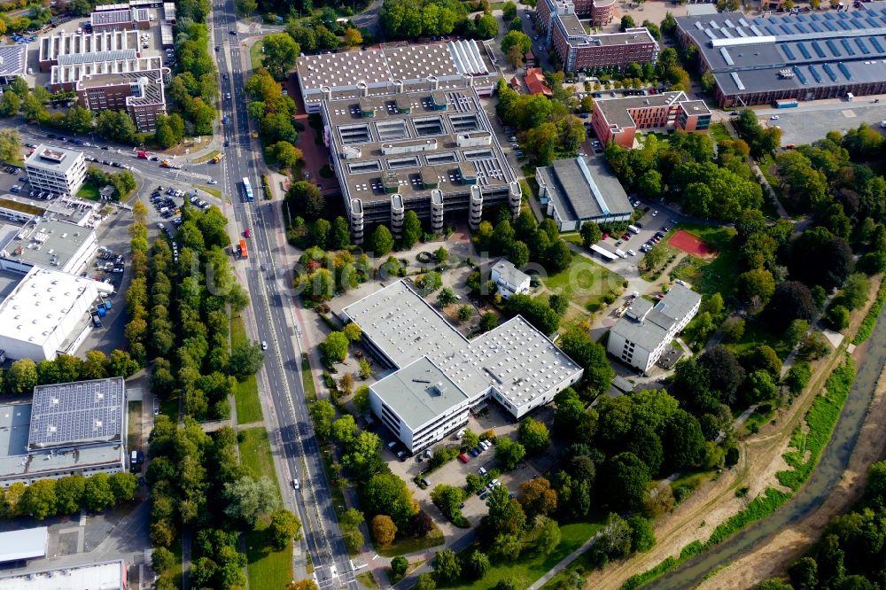 Göttingen aus der Vogelperspektive: Schulgebäude des Otto-Hahn-Gymnasiums und der Berufsbildende Schule 2 in Göttingen im Bundesland Niedersachsen, Deutschland