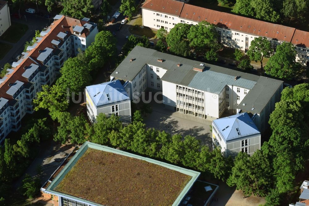 Berlin von oben - Schulgebäude der Paul-Schneider-Grundschule an der Seydlitzstraße in Berlin