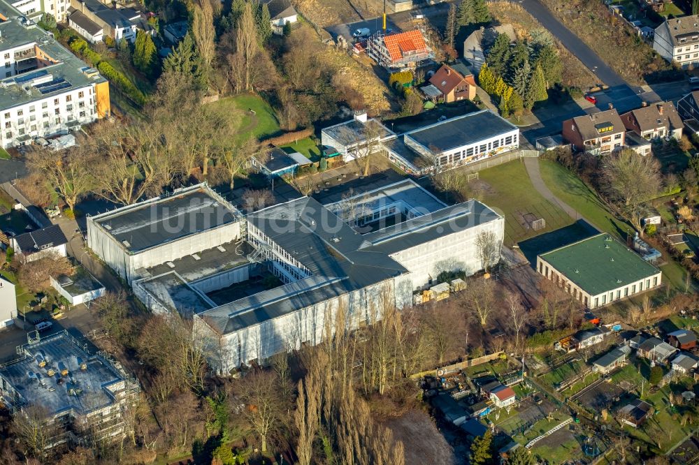 Bochum aus der Vogelperspektive: Schulgebäude der Pestalozzi Ganztagsrealschule Wattenscheid im Ortsteil Wattenscheid in Bochum im Bundesland Nordrhein-Westfalen