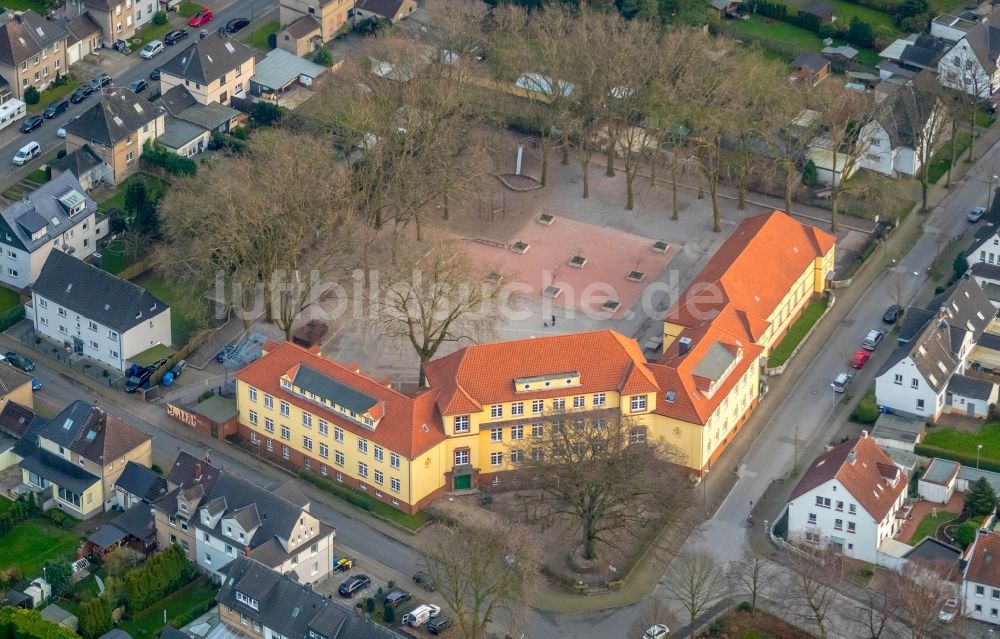 Gladbeck aus der Vogelperspektive: Schulgebäude der Pestalozzischule Gladbeck in der Brahmsstraße in Gladbeck im Bundesland Nordrhein-Westfalen, Deutschland