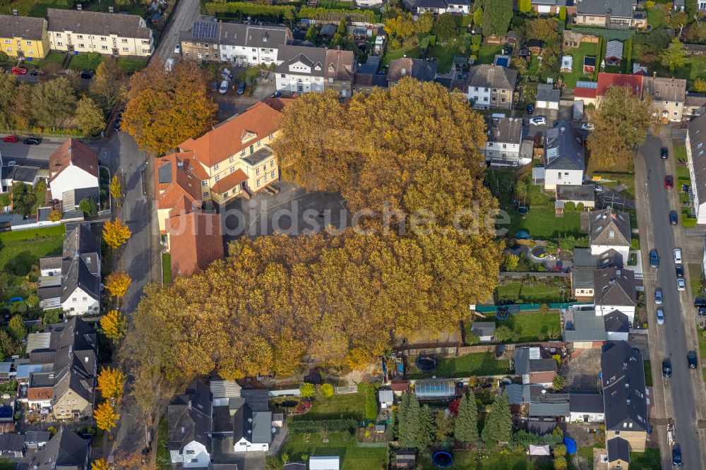 Gladbeck von oben - Schulgebäude der Pestalozzischule Gladbeck in der Brahmsstraße in Gladbeck im Bundesland Nordrhein-Westfalen, Deutschland