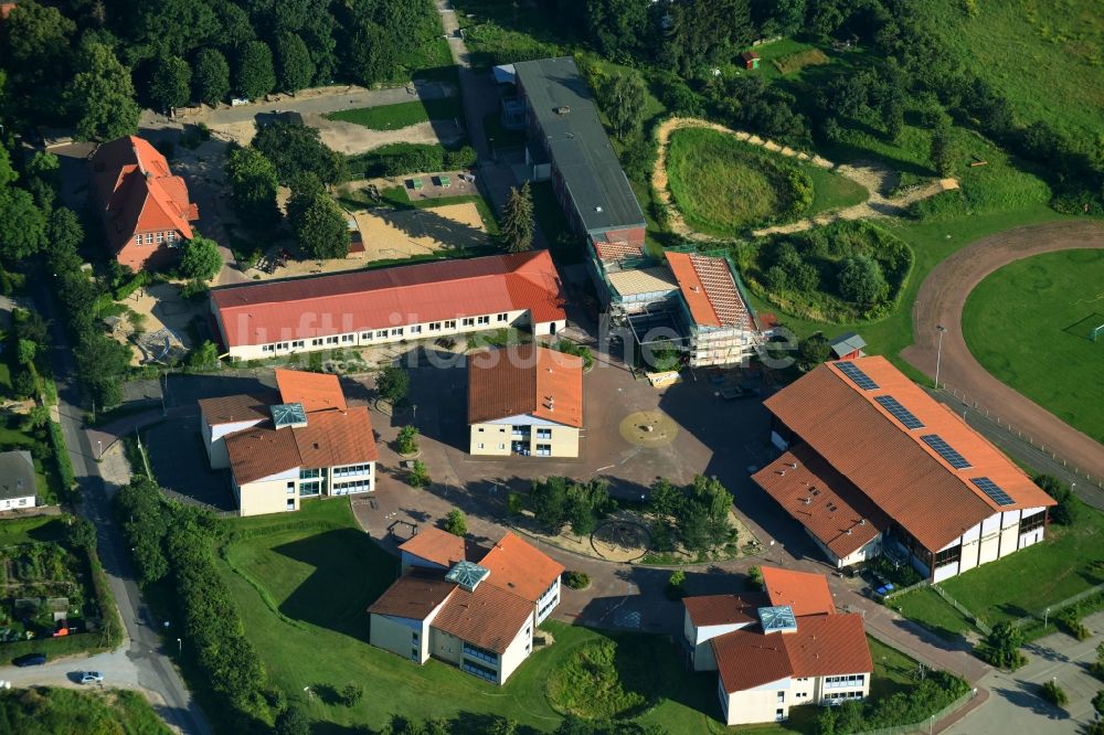 Hoppegarten aus der Vogelperspektive: Schulgebäude der Peter Joseph Lenné Oberschule an der Von-Canstein-Straße im Ortsteil Dahlwitz-Hoppegarten in Hoppegarten im Bundesland Brandenburg, Deutschland