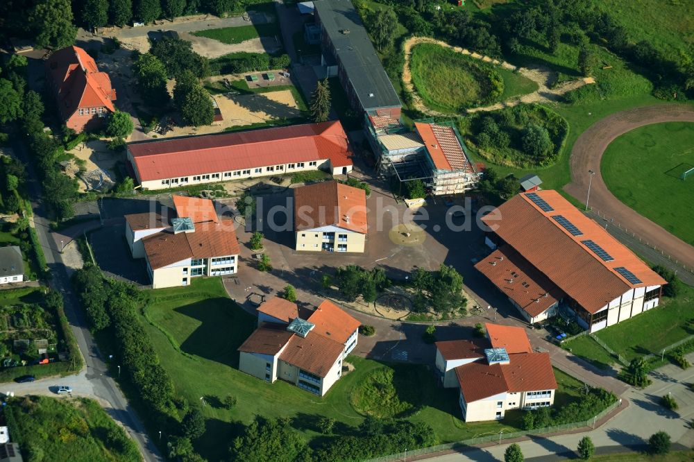 Luftbild Hoppegarten - Schulgebäude der Peter Joseph Lenné Oberschule an der Von-Canstein-Straße im Ortsteil Dahlwitz-Hoppegarten in Hoppegarten im Bundesland Brandenburg, Deutschland