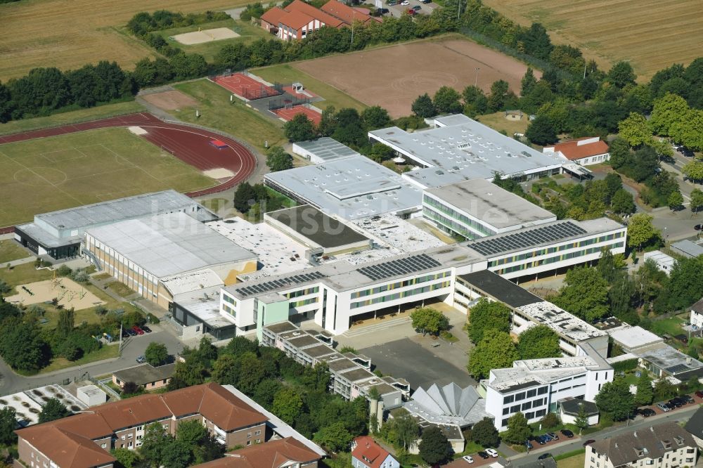 Luftbild Wolfsburg - Schulgebäude des Phönix Gymnasiums, Realschule Vorsfelde, Friedrich-von-Schiller-Schule - Sekundarbereich und Hauptschule Vorsfelde in Wolfsburg im Bundesland Niedersachsen