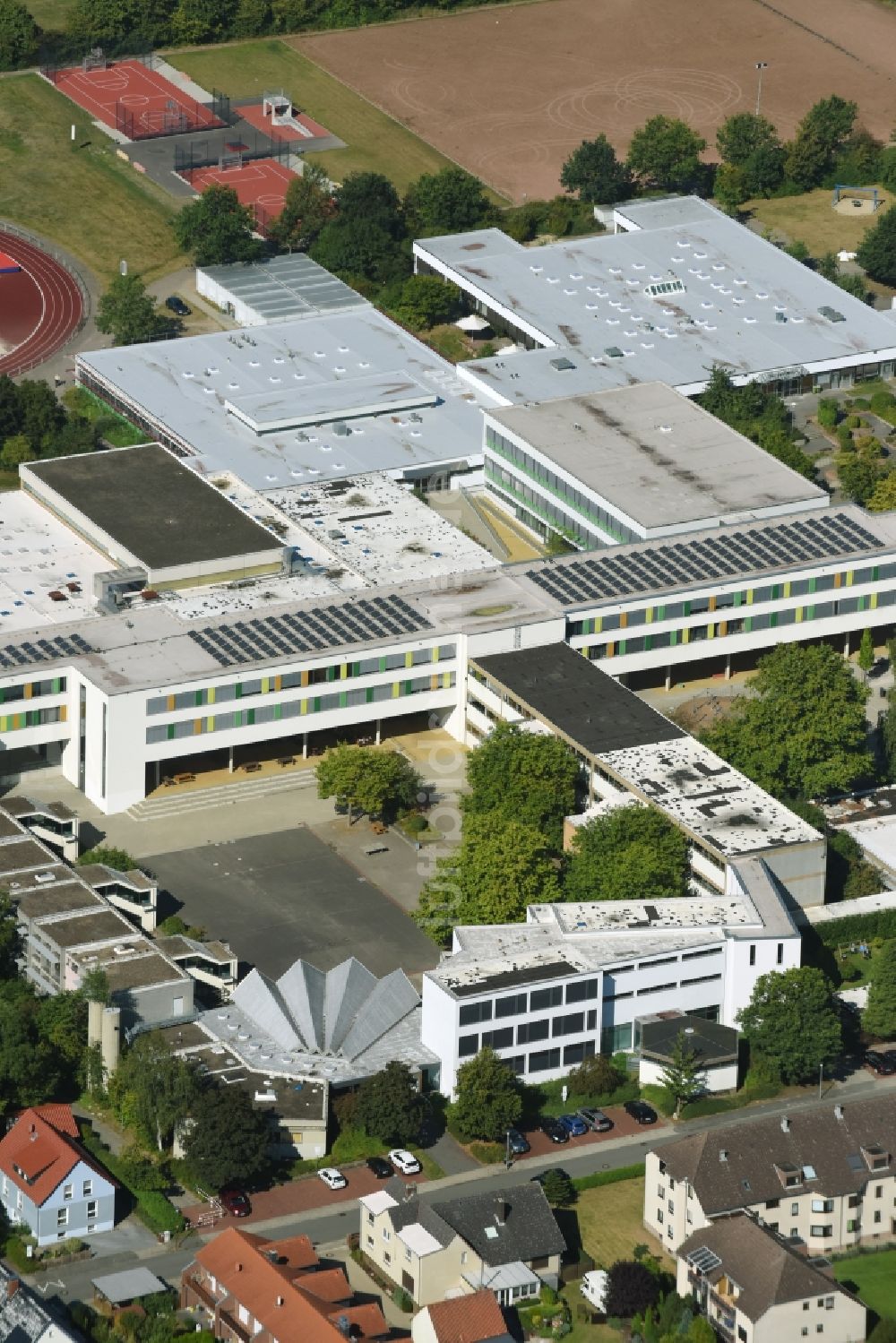 Luftaufnahme Wolfsburg - Schulgebäude des Phönix Gymnasiums, Realschule Vorsfelde, Friedrich-von-Schiller-Schule - Sekundarbereich und Hauptschule Vorsfelde in Wolfsburg im Bundesland Niedersachsen