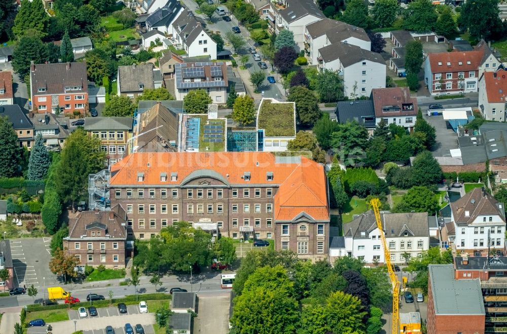 Gladbeck aus der Vogelperspektive: Schulgebäude des Ratsgymnasium Gladbeck an der Mittelstraße in Gladbeck im Bundesland Nordrhein-Westfalen - NRW, Deutschland