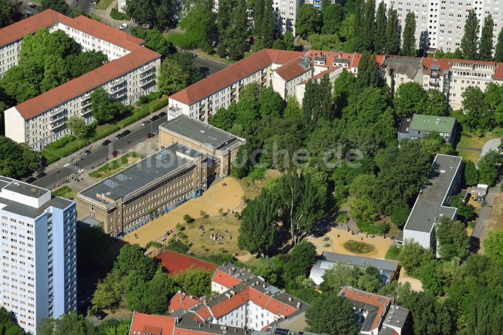 Berlin von oben - Schulgebäude an der Rüdersdorfer Straße im Ortsteil Friedrichshain-Kreuzberg in Berlin, Deutschland