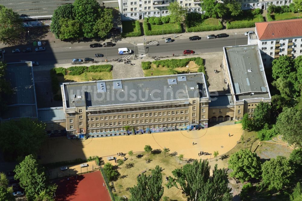 Berlin aus der Vogelperspektive: Schulgebäude an der Rüdersdorfer Straße im Ortsteil Friedrichshain-Kreuzberg in Berlin, Deutschland