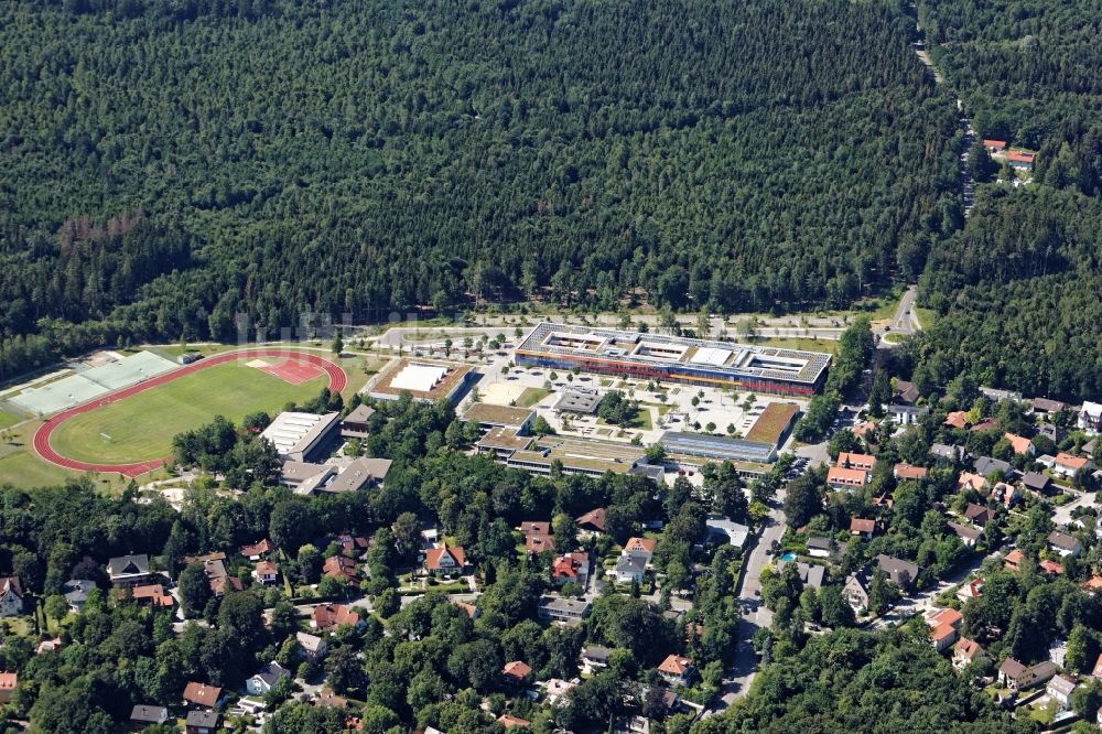 Luftbild Gauting - Schulgebäude der Realschule in Gauting im Bundesland Bayern, Deutschland