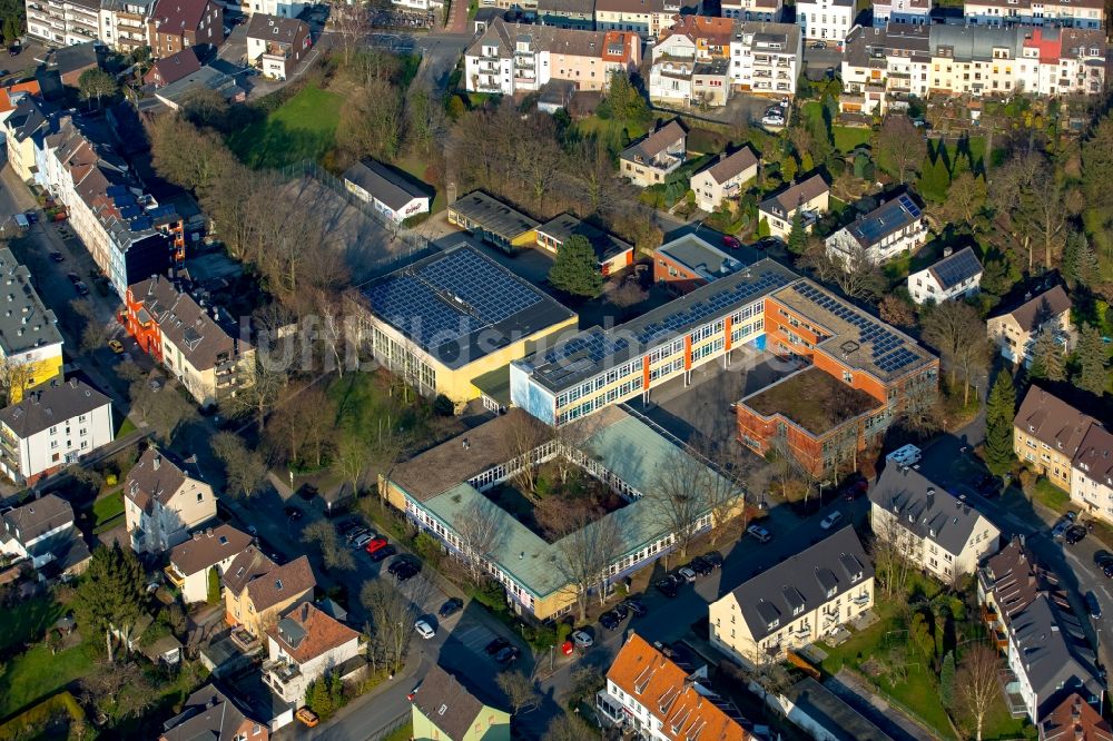 Hattingen aus der Vogelperspektive: Schulgebäude der Realschule Grünstraße in Hattingen im Bundesland Nordrhein-Westfalen