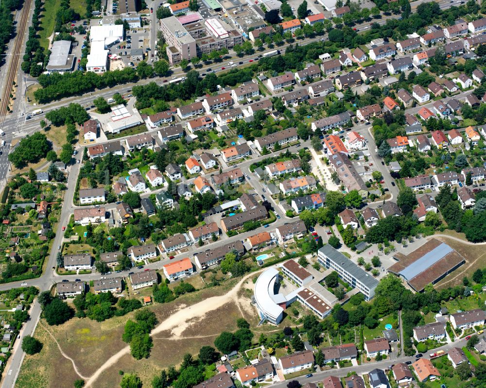 Luftbild Karlsruhe - Schulgebäude Realschule am Rennbuckel in Karlsruhe im Bundesland Baden-Württemberg, Deutschland