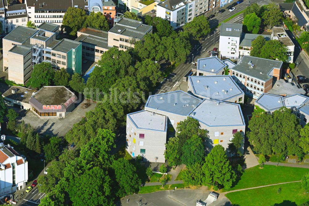 Köln von oben - Schulgebäude Realschule am Rhein in Köln im Bundesland Nordrhein-Westfalen, Deutschland