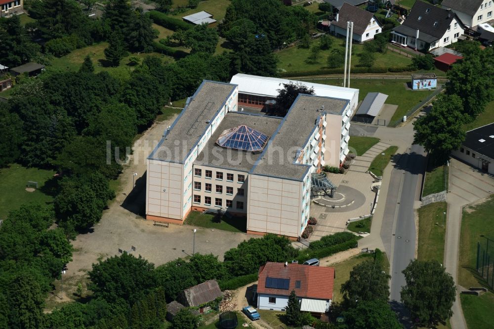 Luftaufnahme Plau am See - Schulgebäude der Regionale Schule am Klüschenberg am Wittstocker Weg in Plau am See im Bundesland Mecklenburg-Vorpommern